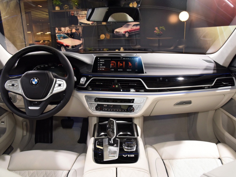 168体育新BMW 7系-智能驾趣 享受每一程风景(图2)